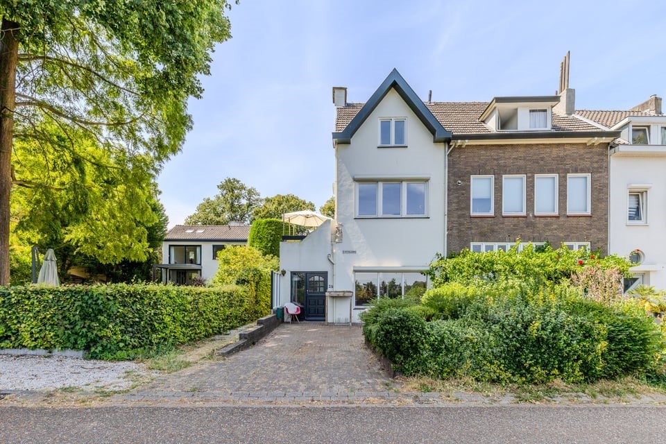 Hoekwoning te koop: Sint Pietersluisweg 56, Maastricht