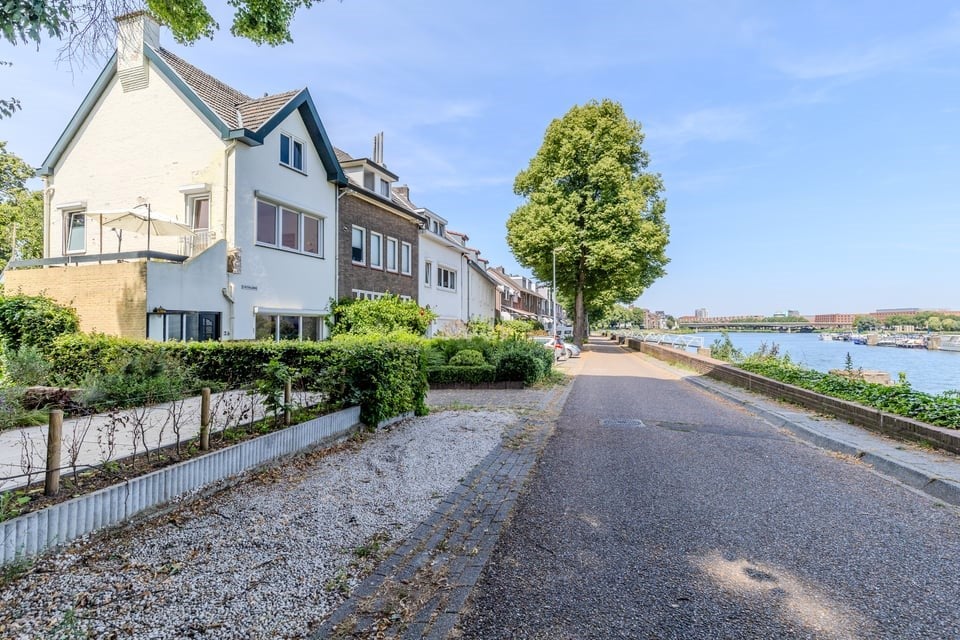 Hoekwoning te koop: Sint Pietersluisweg 56, Maastricht