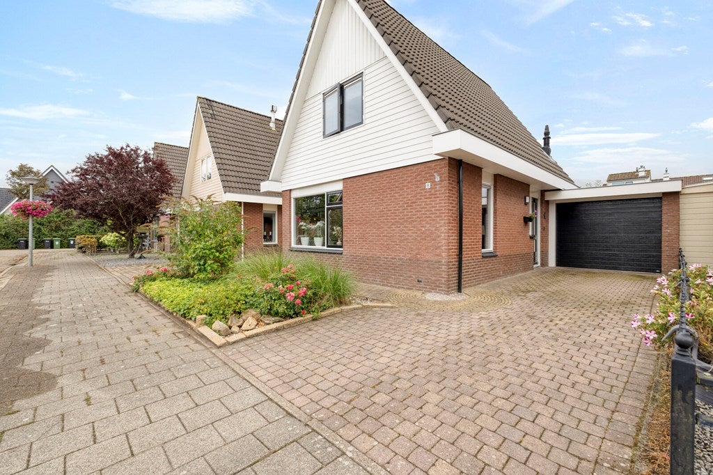 Huis Zwaluwenlaan 8 in Wieringerwaard