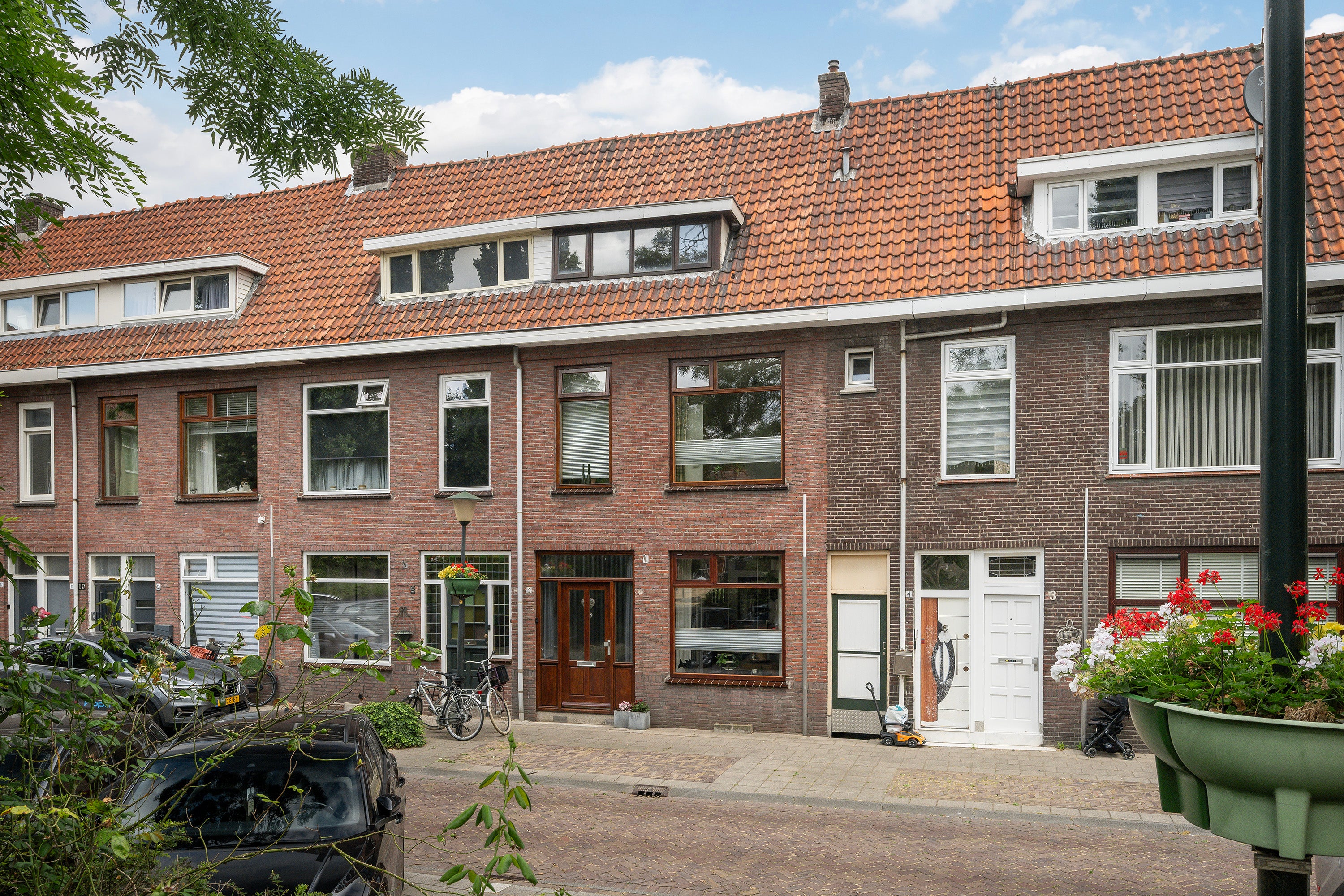 Tussenwoning te koop: Messchaertplein 6, Vlaardingen