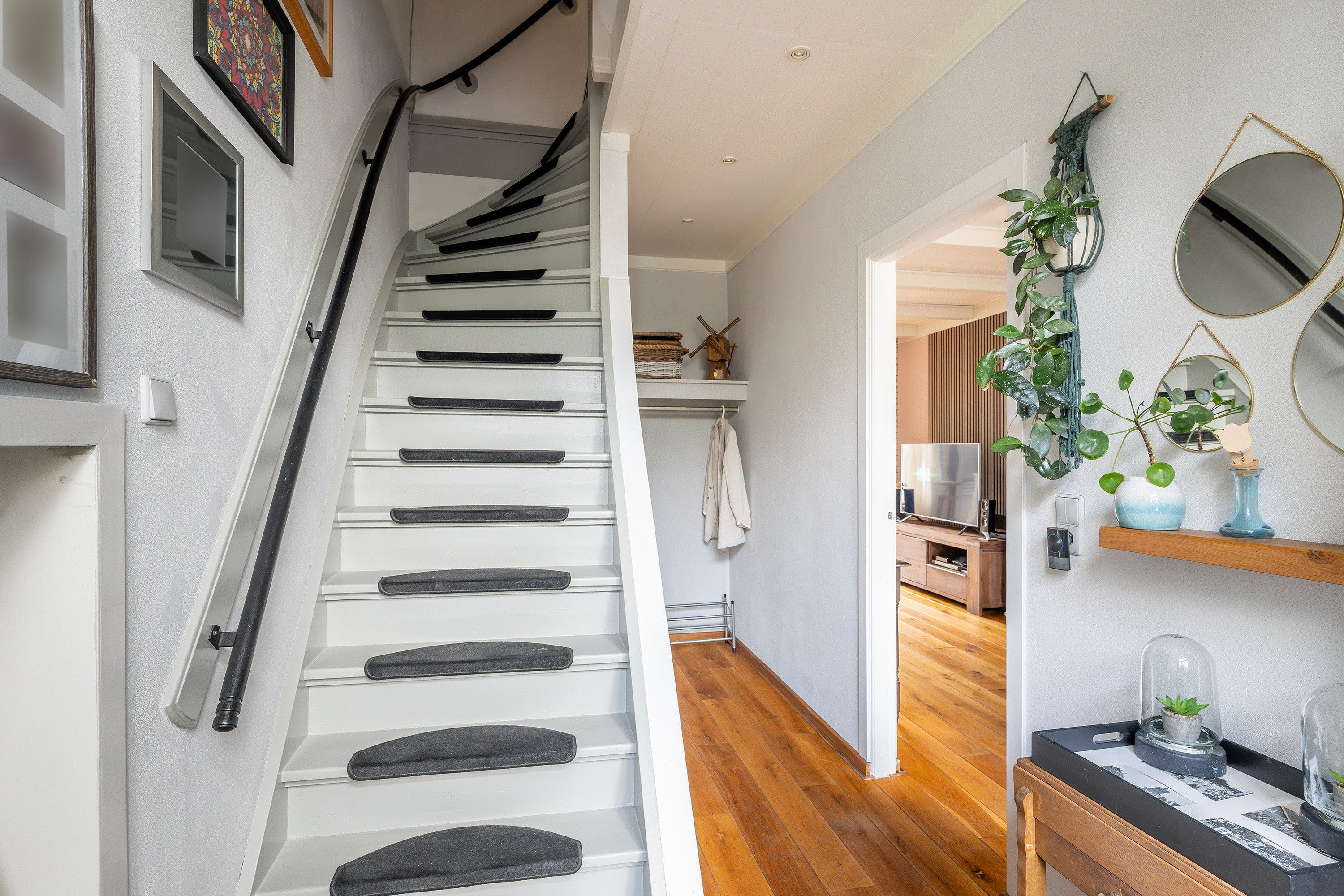 Tussenwoning te koop: Messchaertplein 6, Vlaardingen