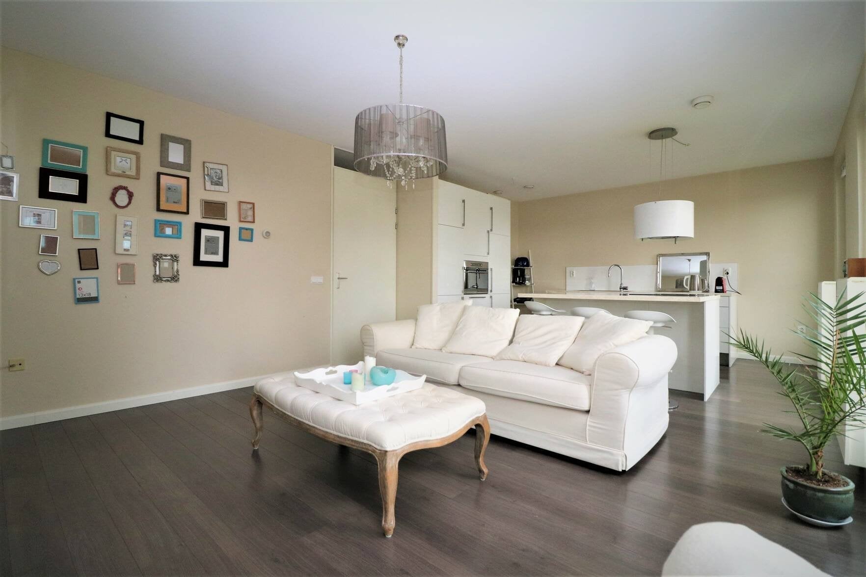 Flat Maashavenstraat 25
