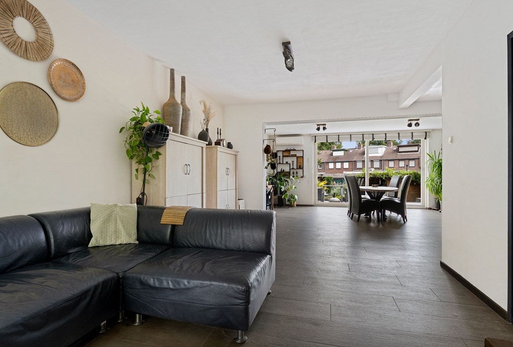 Twee-onder-één-kap te koop: Dr. Ariënsstraat 12, Sittard