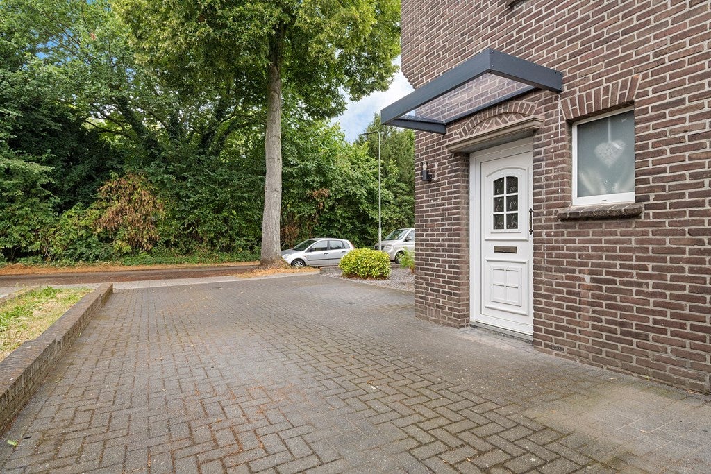 Twee-onder-één-kap te koop: Dr. Ariënsstraat 12, Sittard