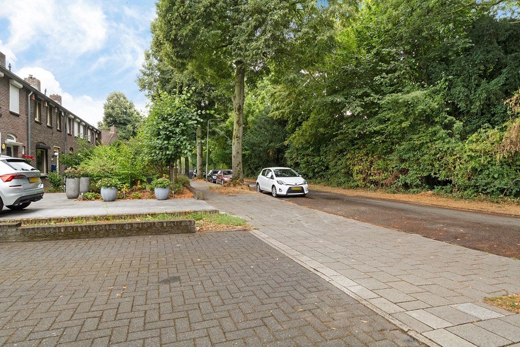 Twee-onder-één-kap te koop: Dr. Ariënsstraat 12, Sittard