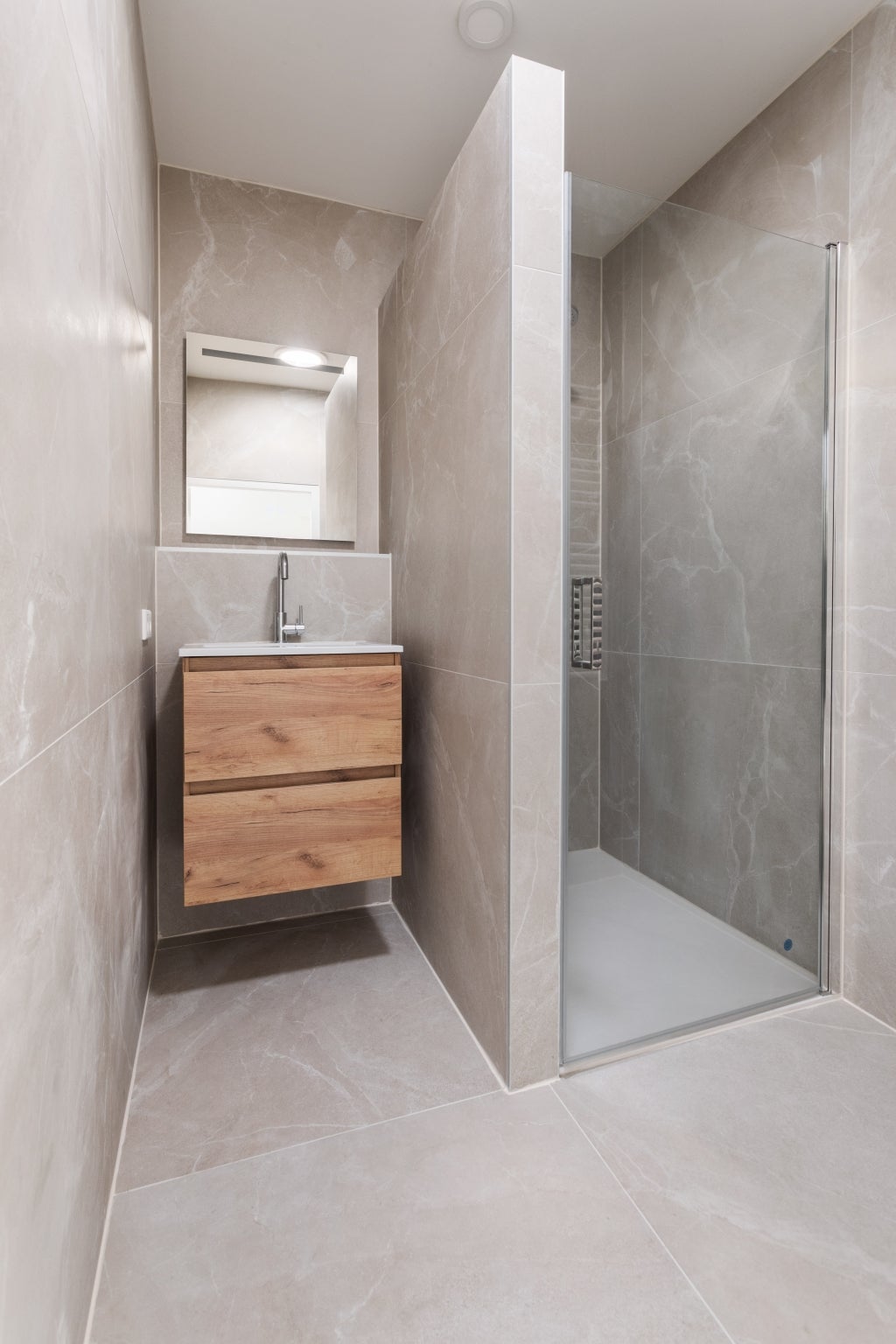 Woning te huur: Stationsstraat, Rijen