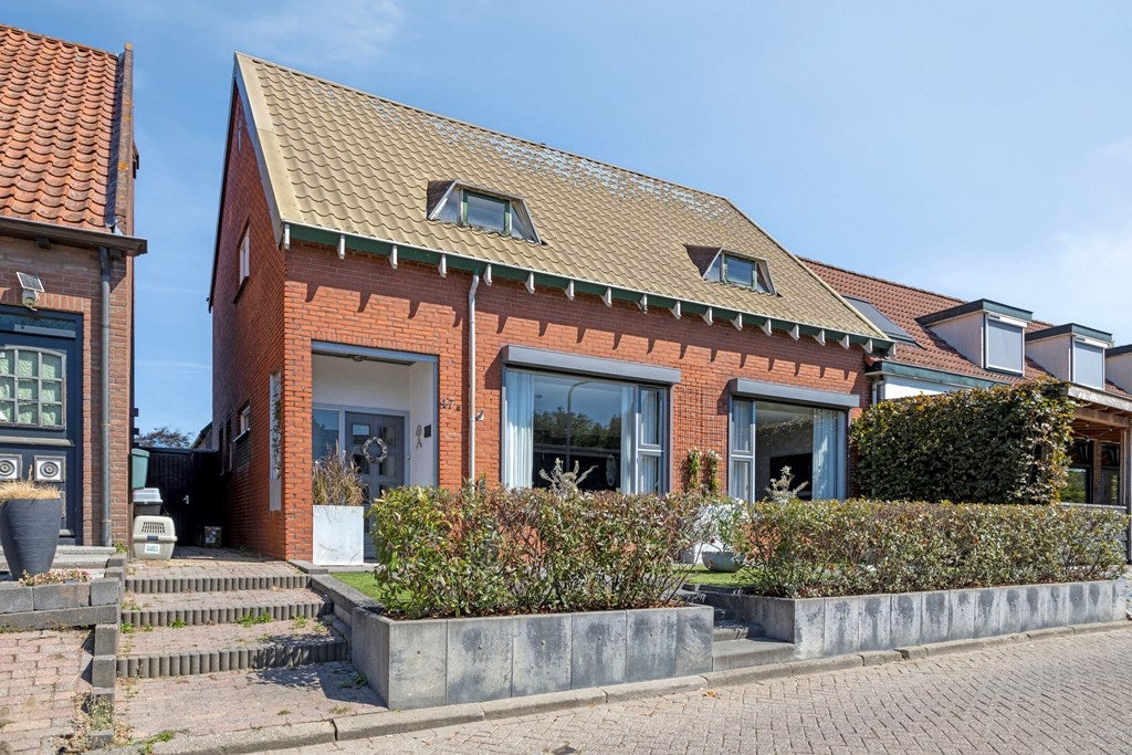 Huis Heensedijk 47 a in De Heen