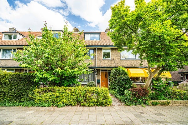 Oranjekade 43 in Voorschoten
