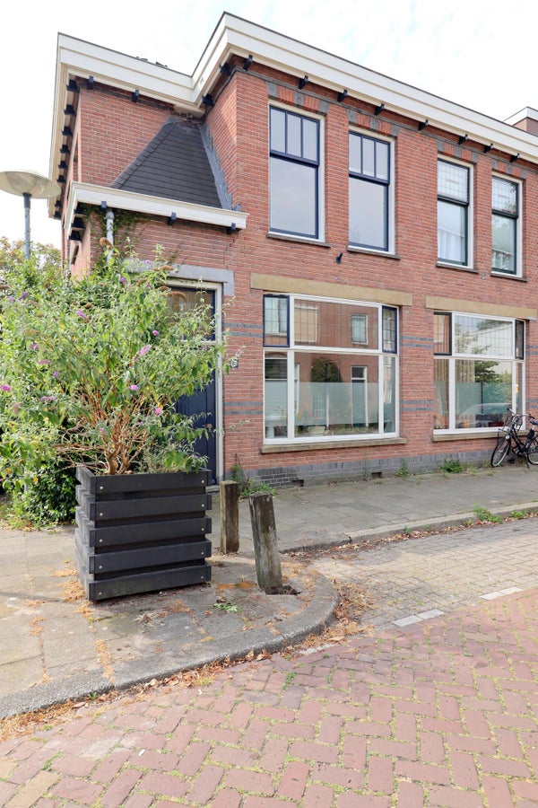 free-sector-houses for rent on Menno van Coehoornstraat 13