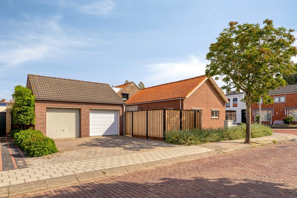 Hoekwoning te koop: Hoofdstraat 9, Kruiningen