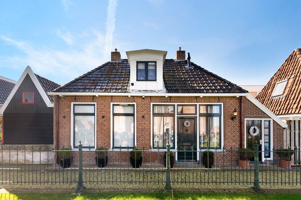Huis Kerkpad 12 in Hallum
