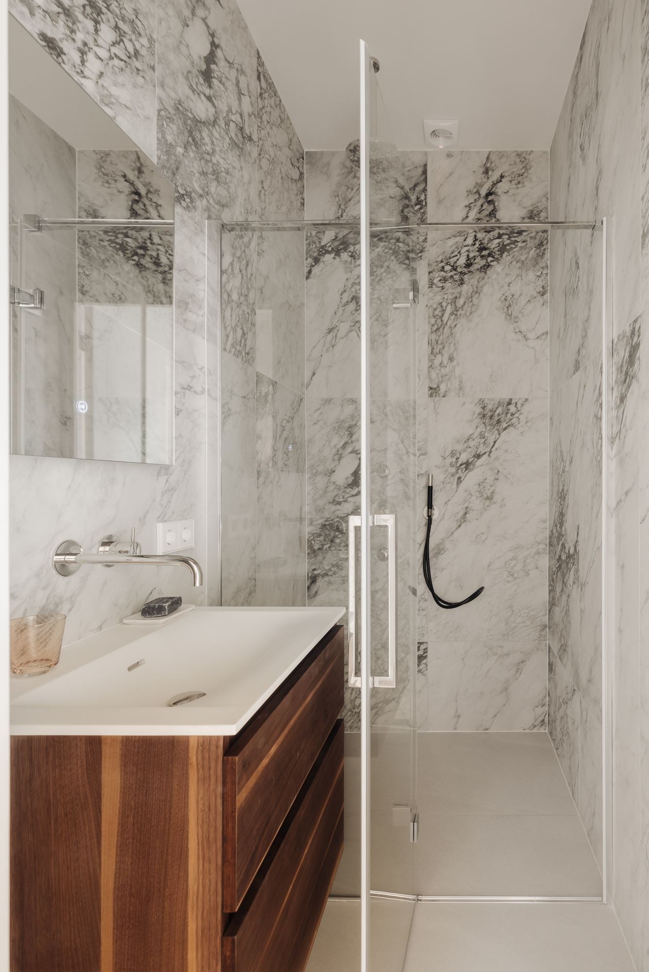 Woning te huur: Kromme Waal, Amsterdam