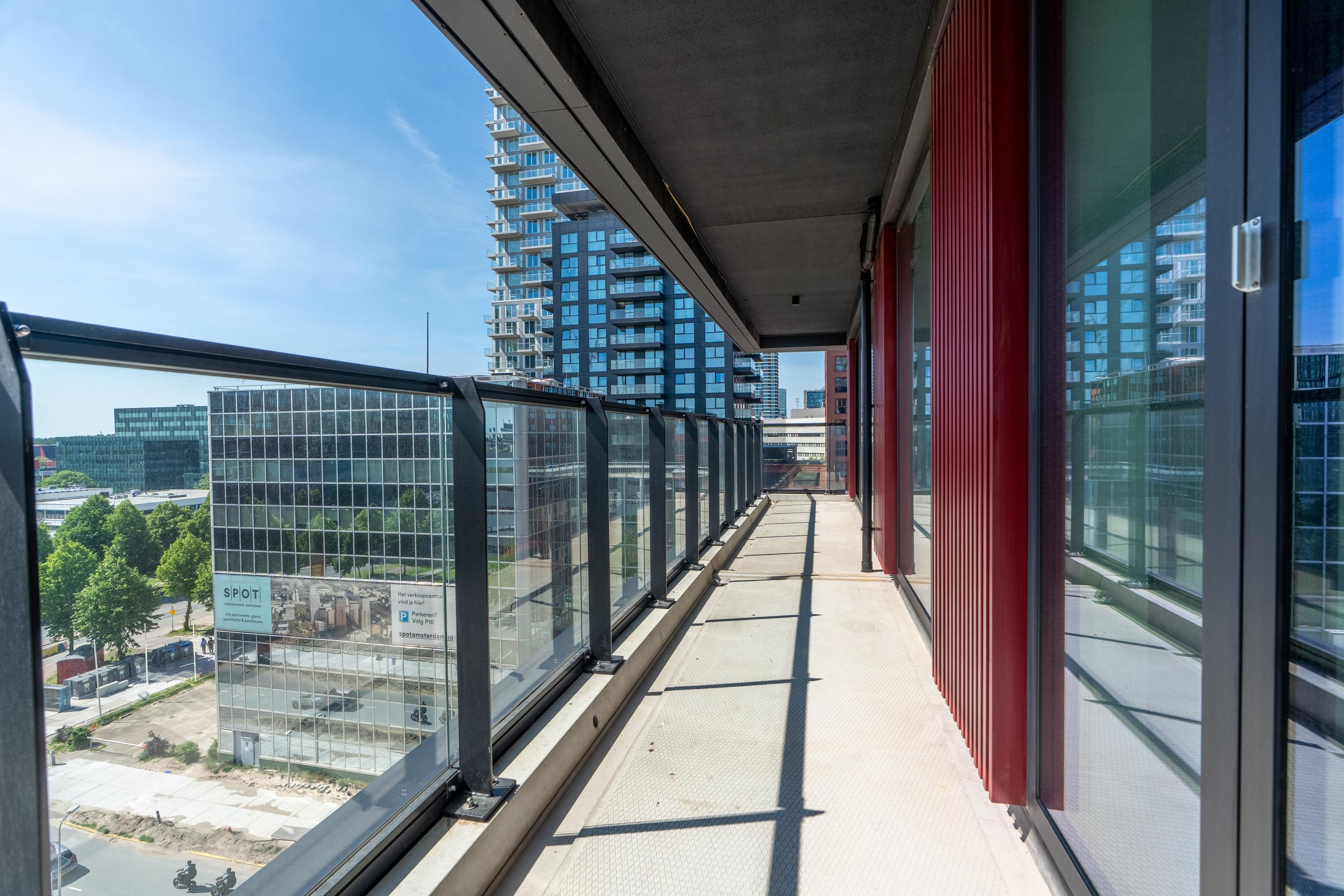 Flat Hogehilweg 12 B 32