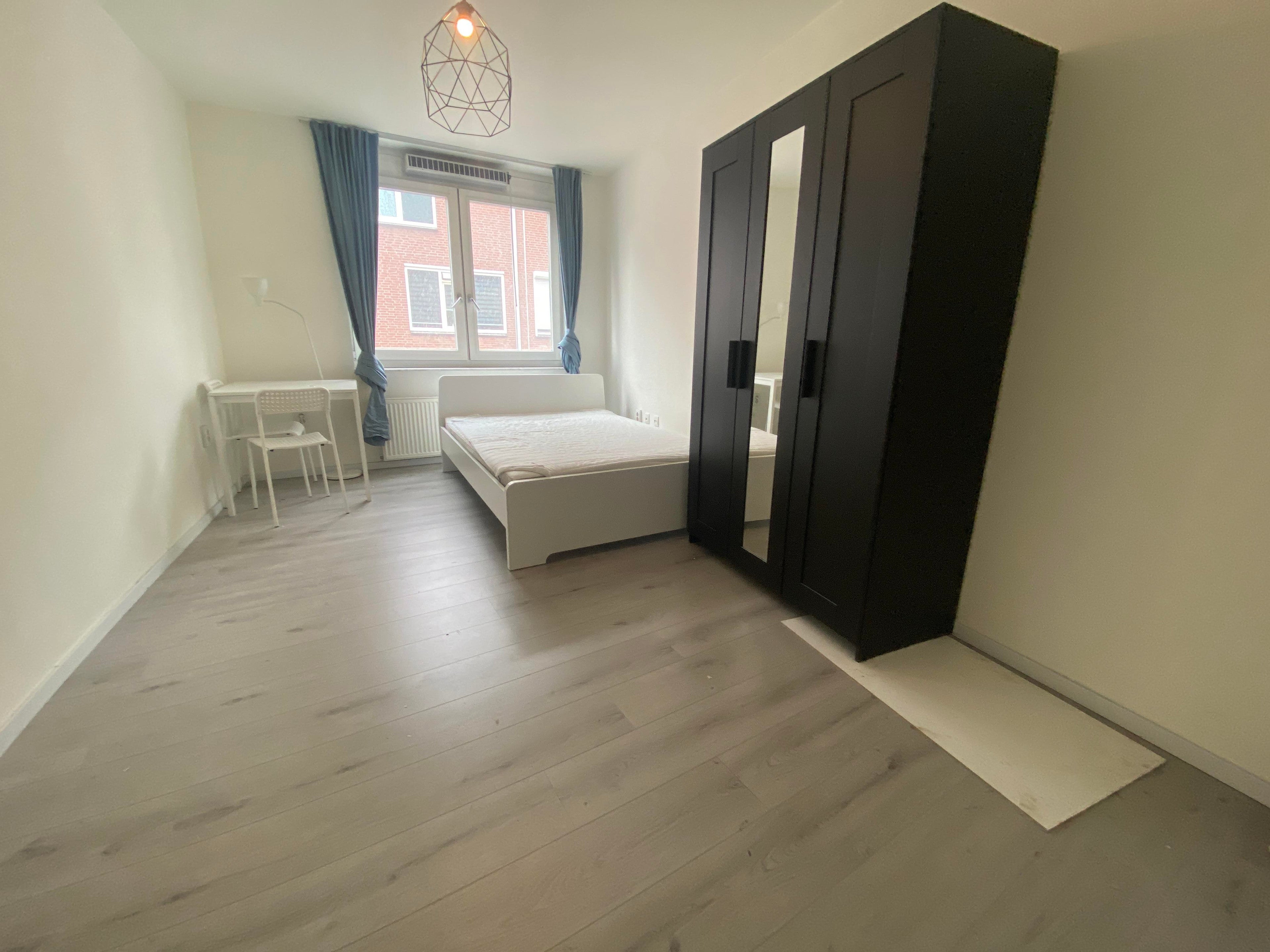 Room Dorpstraat