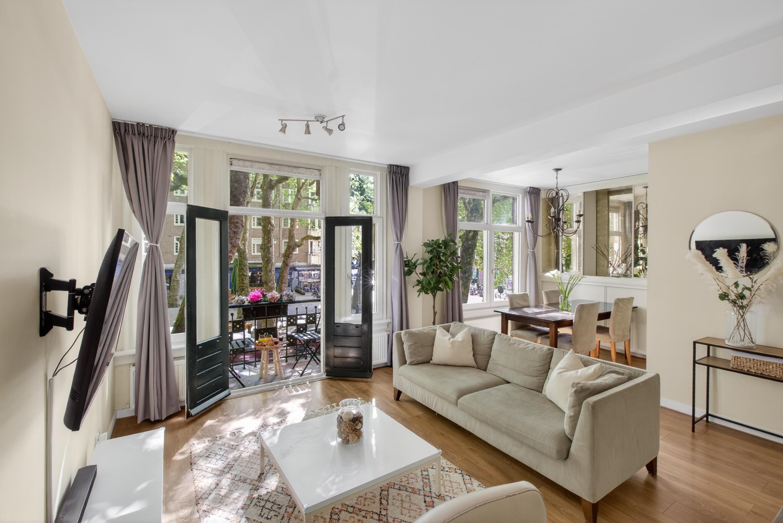 Appartement Van der Helstplein 10 1 in Amsterdam