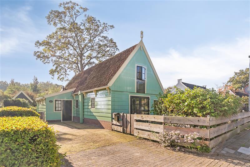 Huis Keerngouw 14 in Broek in Waterland