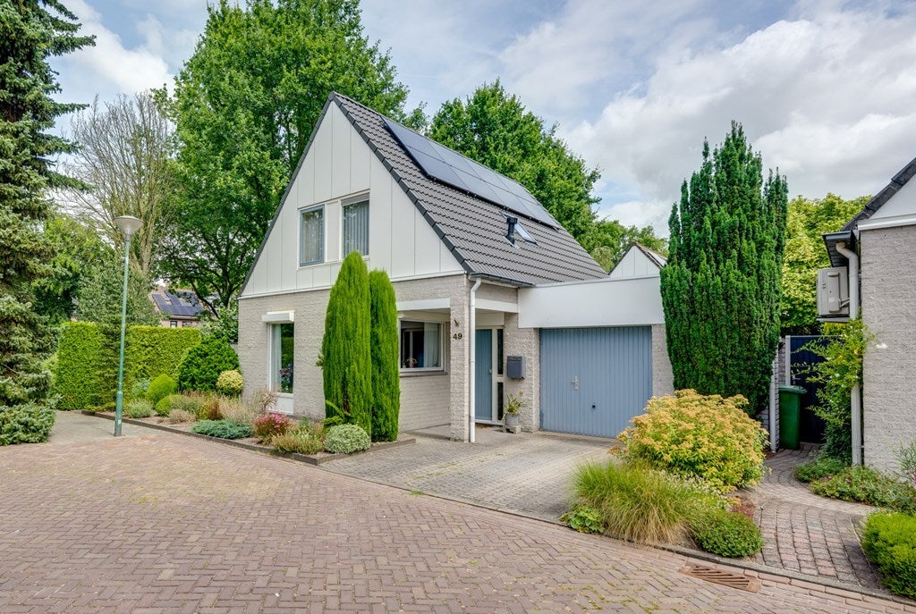 Huis Scholverbos 49 in Rijen