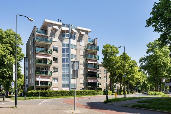 Burgemeester Des Tombeplein 99 in Apeldoorn