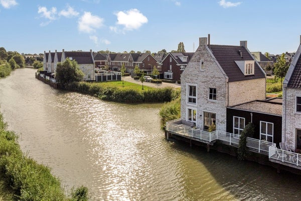 Huis J van Damstraat 23 in Kesteren