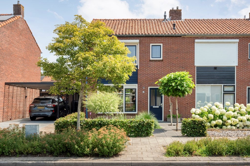 Huis Burg.van Höevellstraat 12 in Nieuwleusen