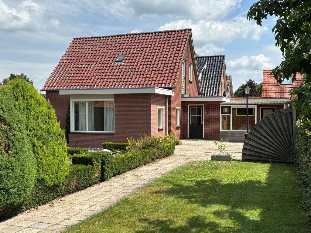Huis Leidijk 2 in Westerhaar-Vriezenveensewijk