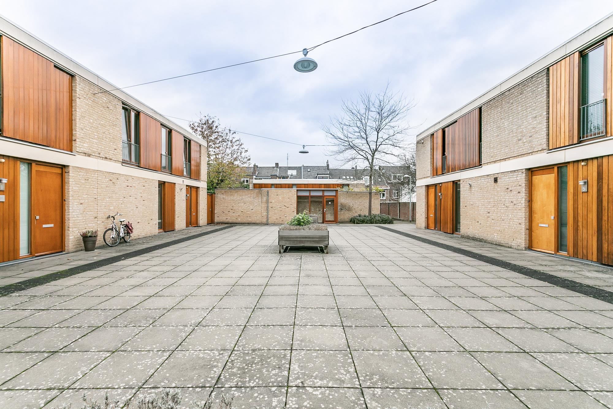 House Den Deken