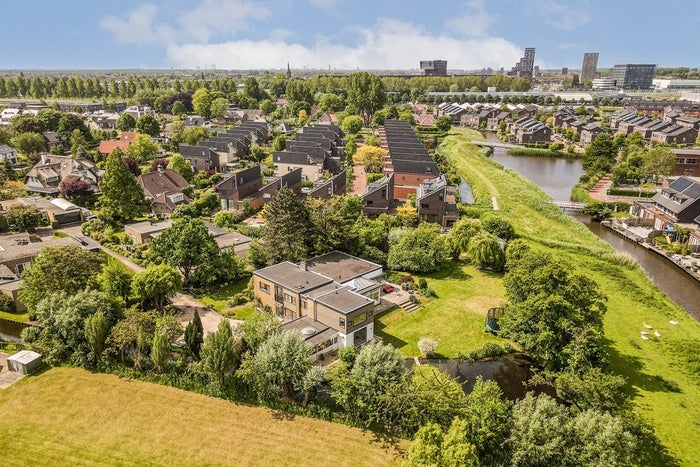 Te huur: Huis Veenweg 97 * in Den Haag