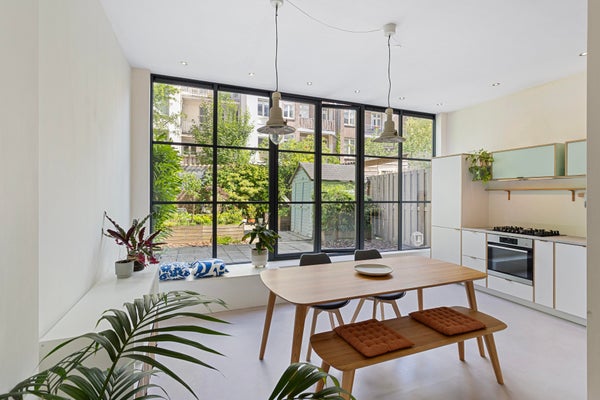 Appartement Eerste Atjehstraat in Amsterdam