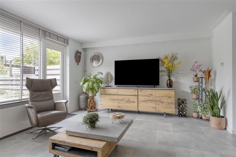 Tussenwoning te koop: Steve Bikostraat 188, Haarlem