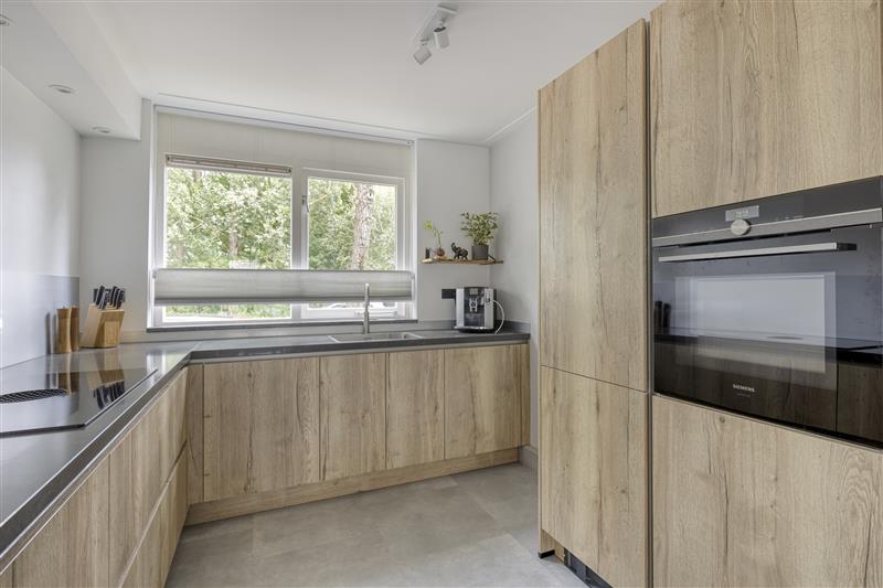 Tussenwoning te koop: Steve Bikostraat 188, Haarlem