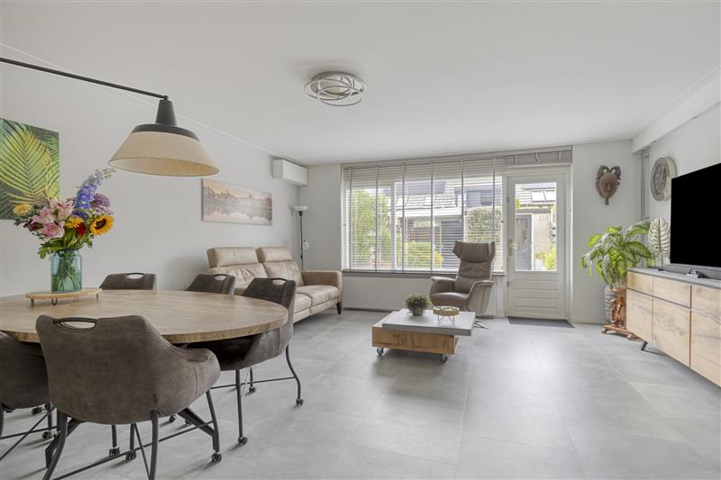 Tussenwoning te koop: Steve Bikostraat 188, Haarlem