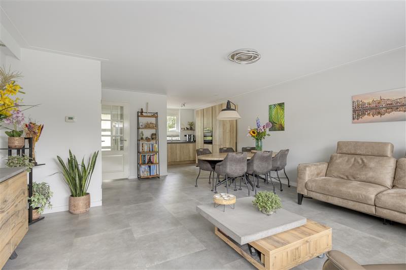 Tussenwoning te koop: Steve Bikostraat 188, Haarlem