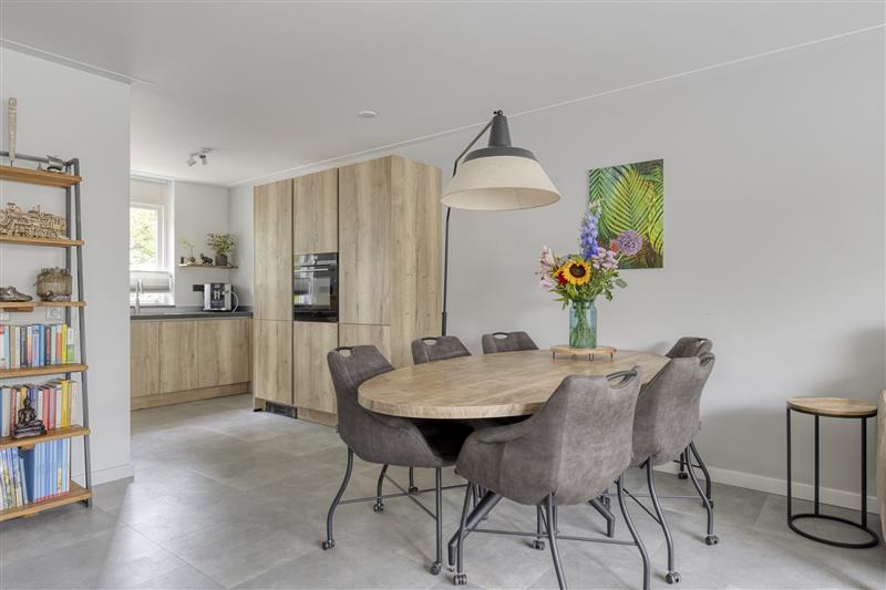 Tussenwoning te koop: Steve Bikostraat 188, Haarlem