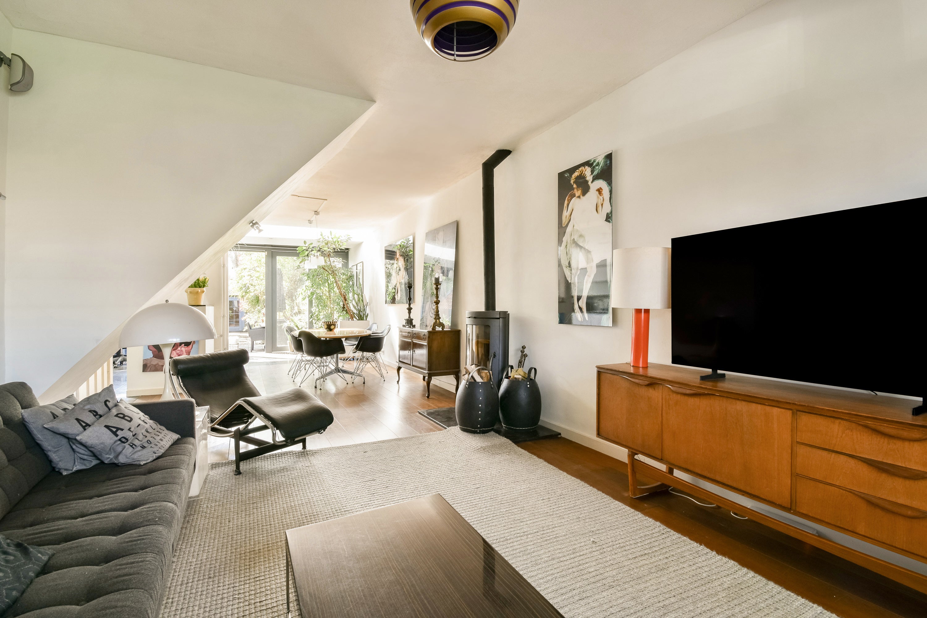 Tussenwoning te koop: Catharina van Clevepark 57, Amstelveen