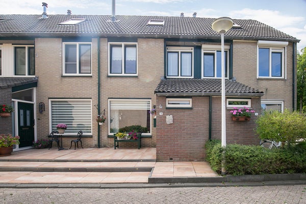 Huis te koop Paradijsvogelhoek 16 in Spijkenisse voor € 300.000
