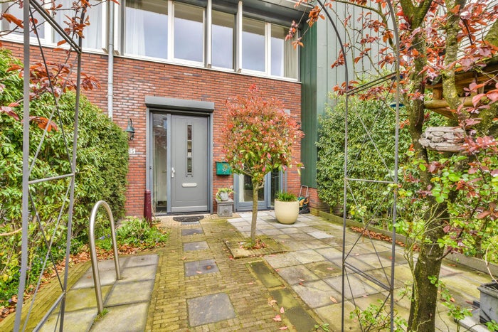 M.J.E. Lippitsstraat 15