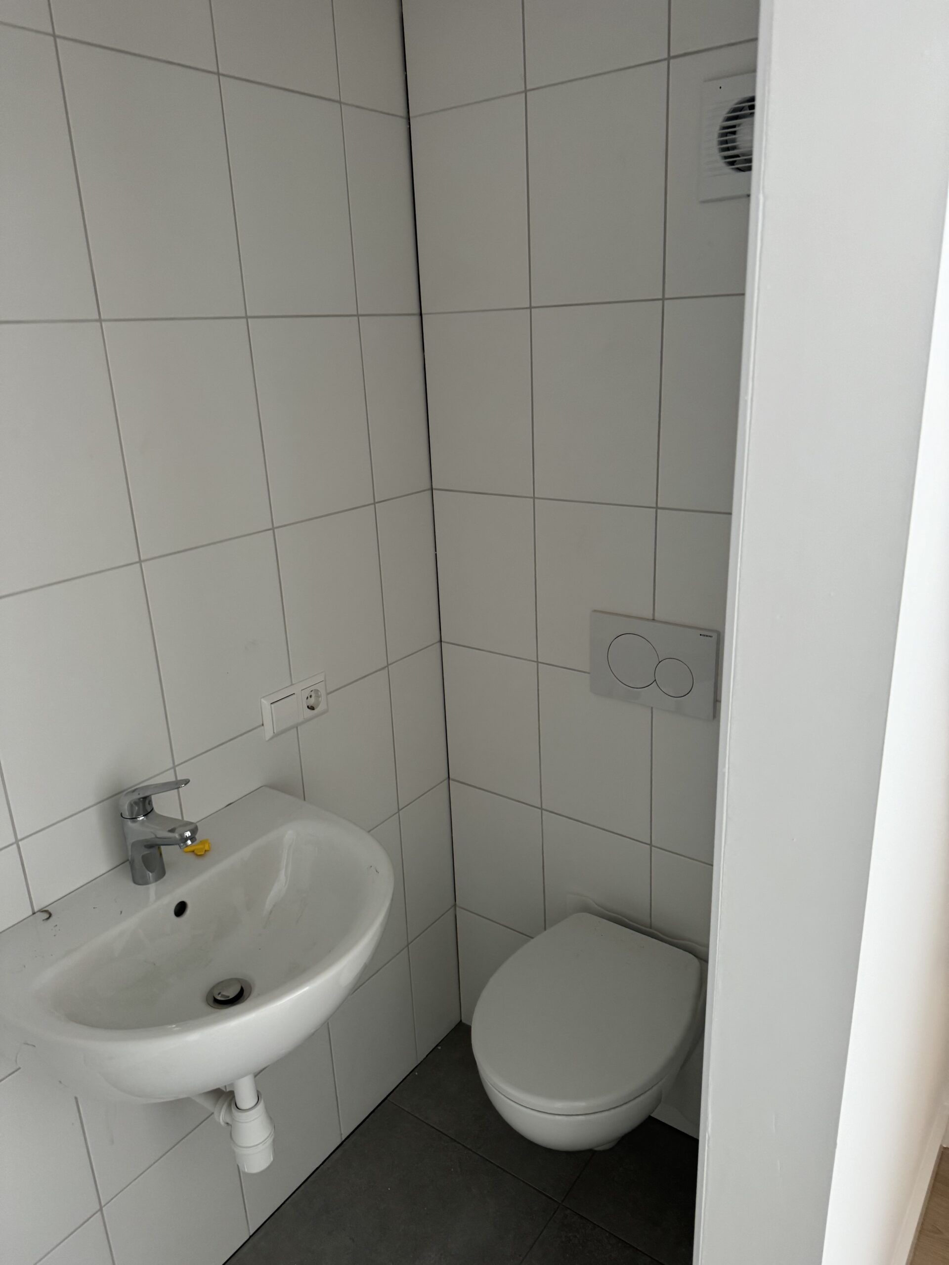 Twee-onder-één-kap te huur: Enschotsestraat 62C, Tilburg
