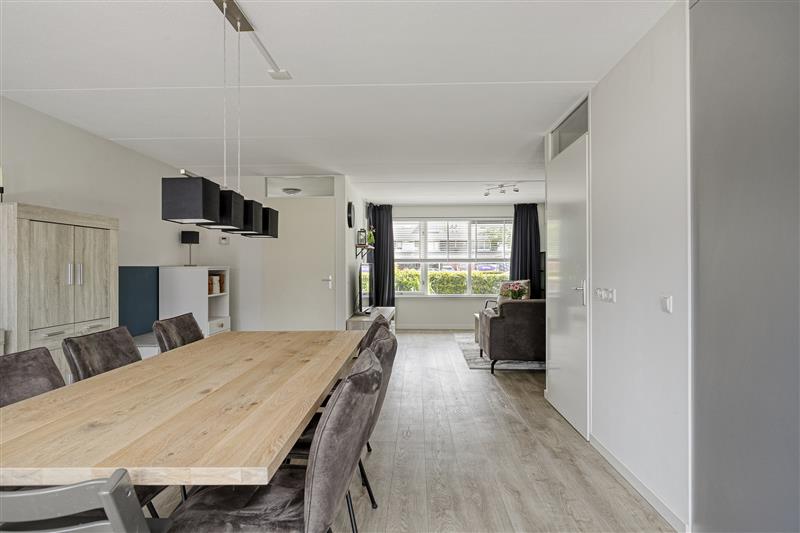 Tussenwoning te koop: Jeroen Boschplantsoen 53, Almere