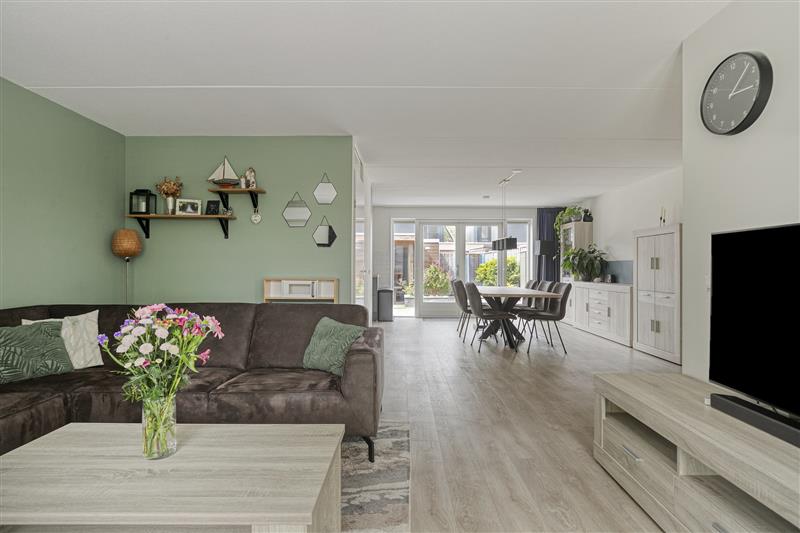 Tussenwoning te koop: Jeroen Boschplantsoen 53, Almere