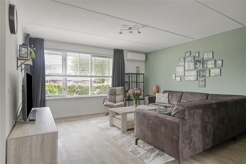 Tussenwoning te koop: Jeroen Boschplantsoen 53, Almere
