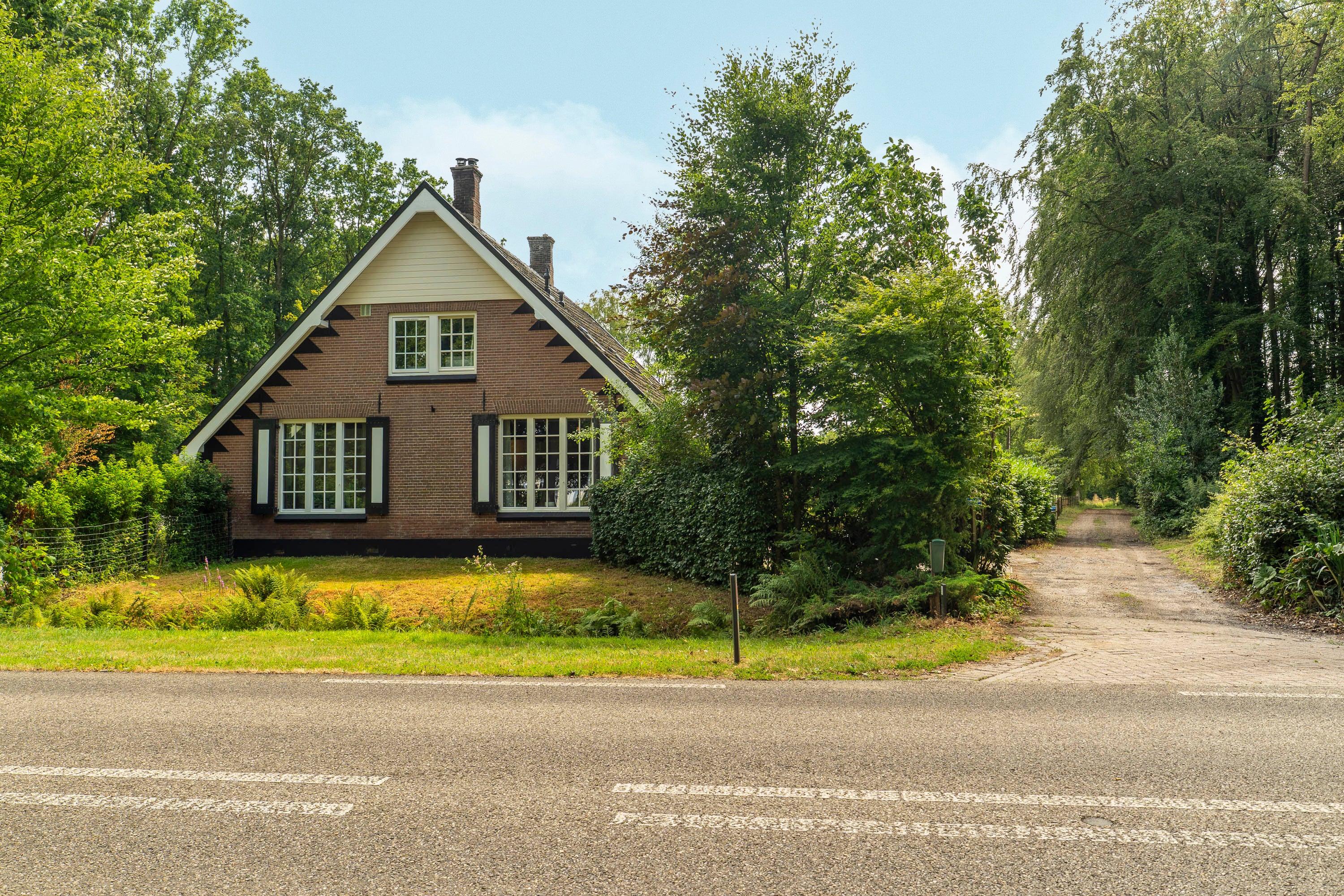 Huis Eerbeekseweg 9 in Brummen