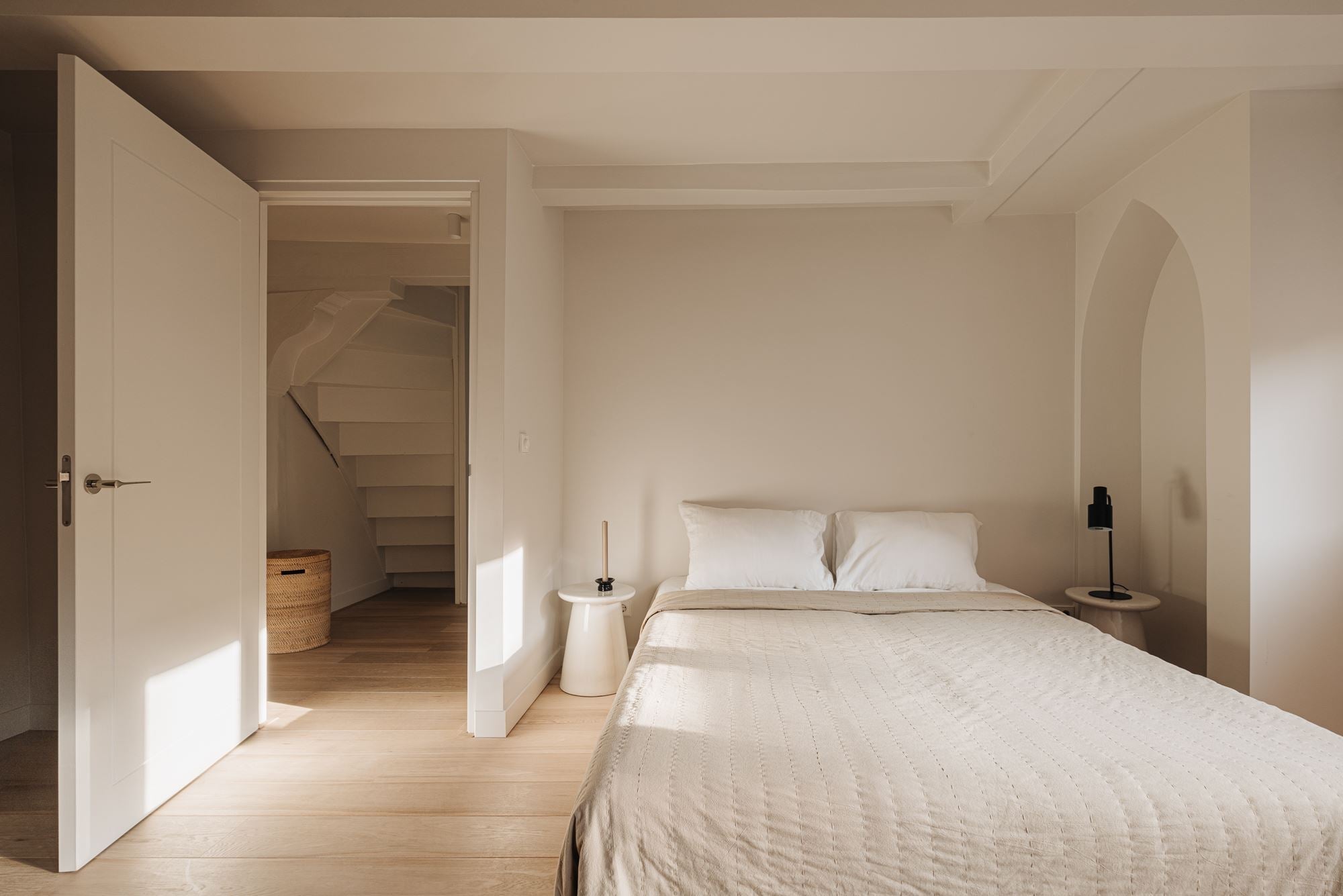 Woning te huur: Kromme Waal, Amsterdam