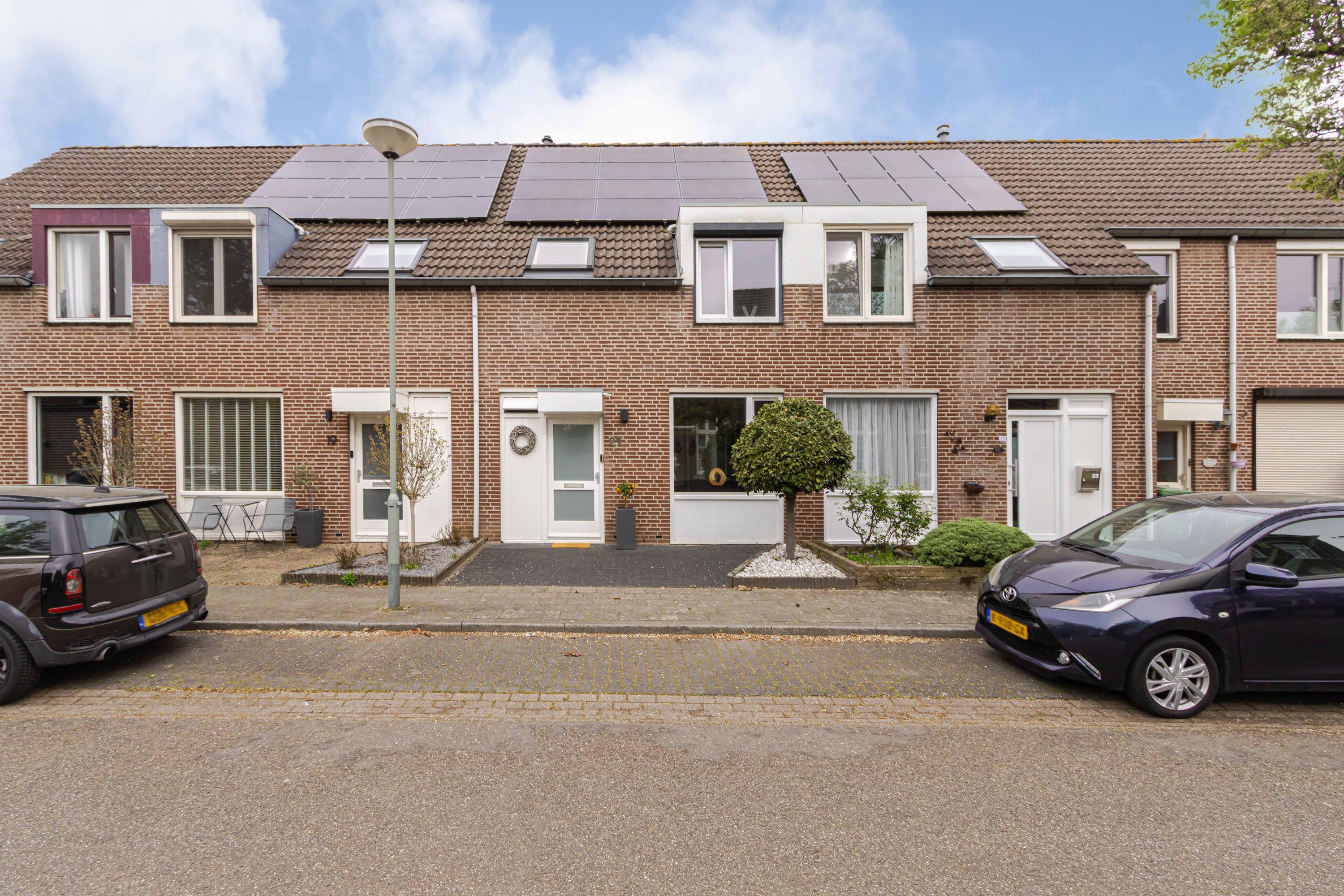 Tussenwoning te koop: Burchtstraat 21, Bunde