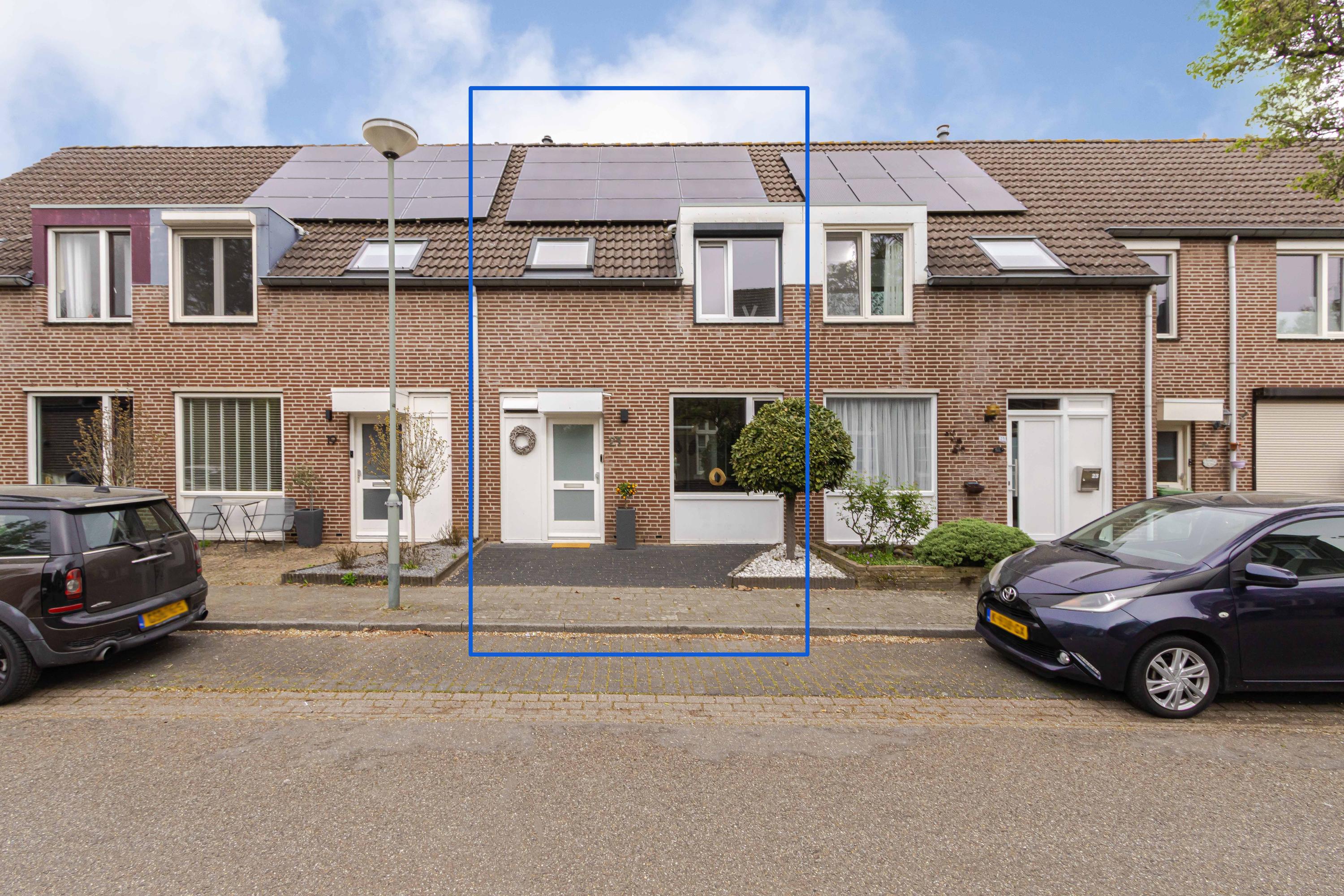 Tussenwoning te koop: Burchtstraat 21, Bunde