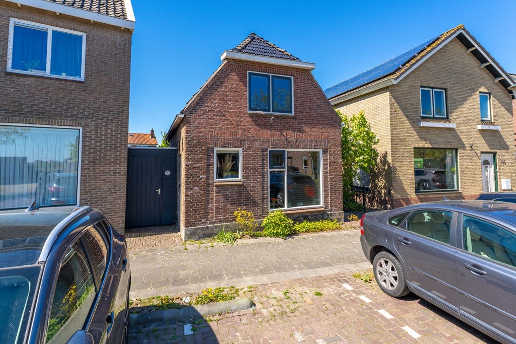 Huis Rijksweg 110 in Jirnsum