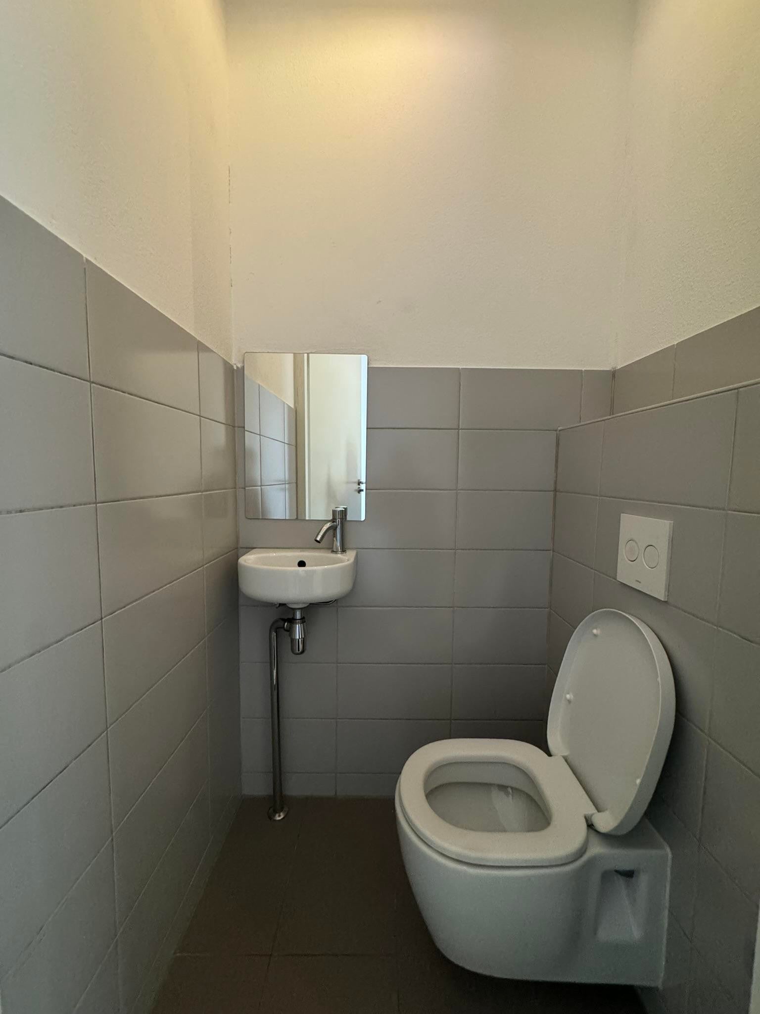 Twee-onder-één-kap te huur: Vredehagen 24, Rotterdam