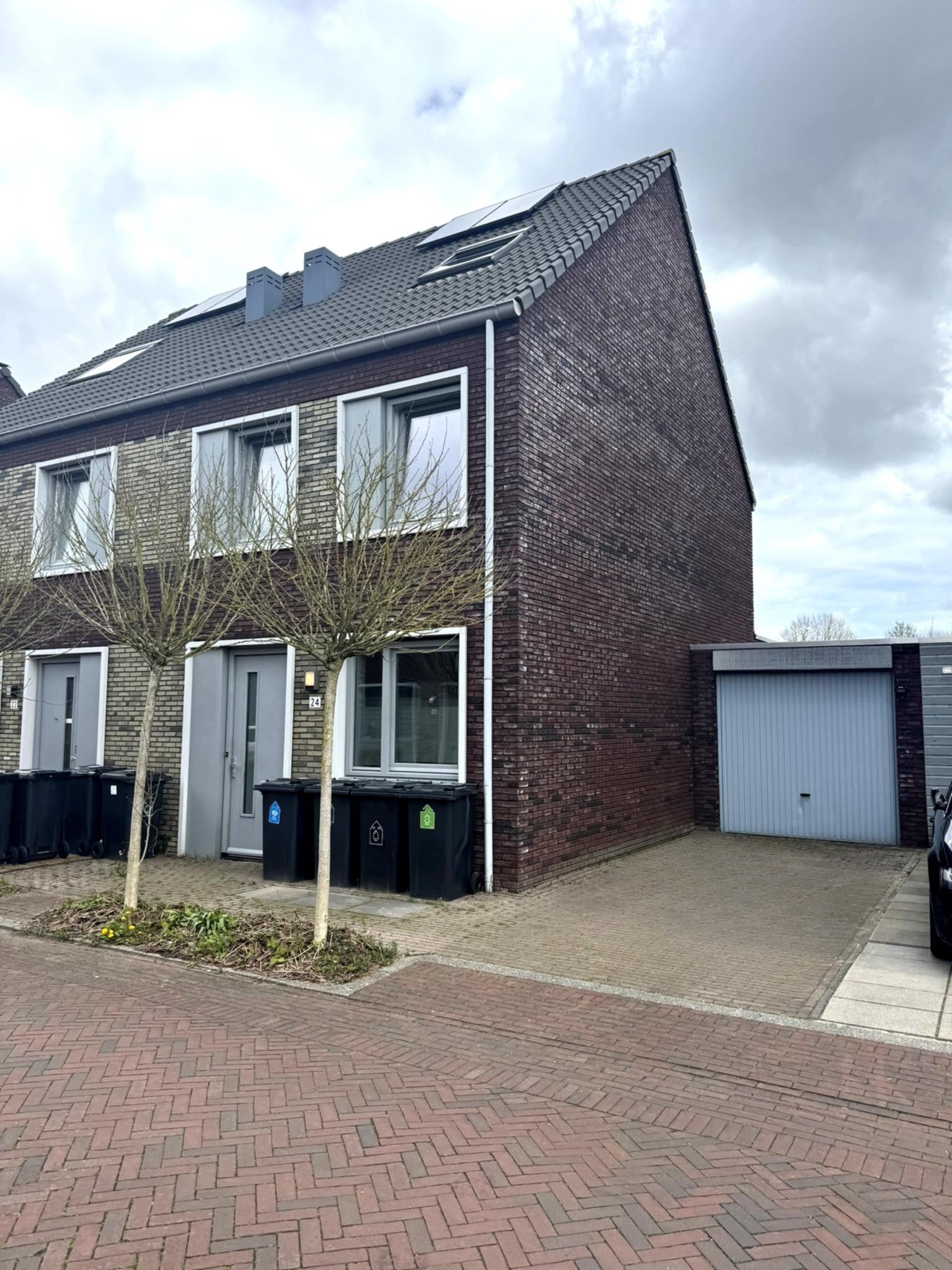 Twee-onder-één-kap te huur: Vredehagen 24, Rotterdam