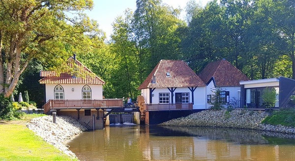 Huis Mr. A.Th. ten Houtenlaan in Winterswijk