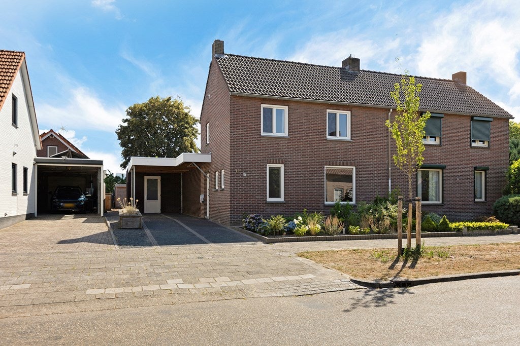 Huis Pater van Donstraat 12 in Heibloem
