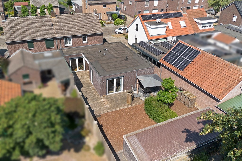 Twee-onder-één-kap te koop: Pater van Donstraat 12, Heibloem